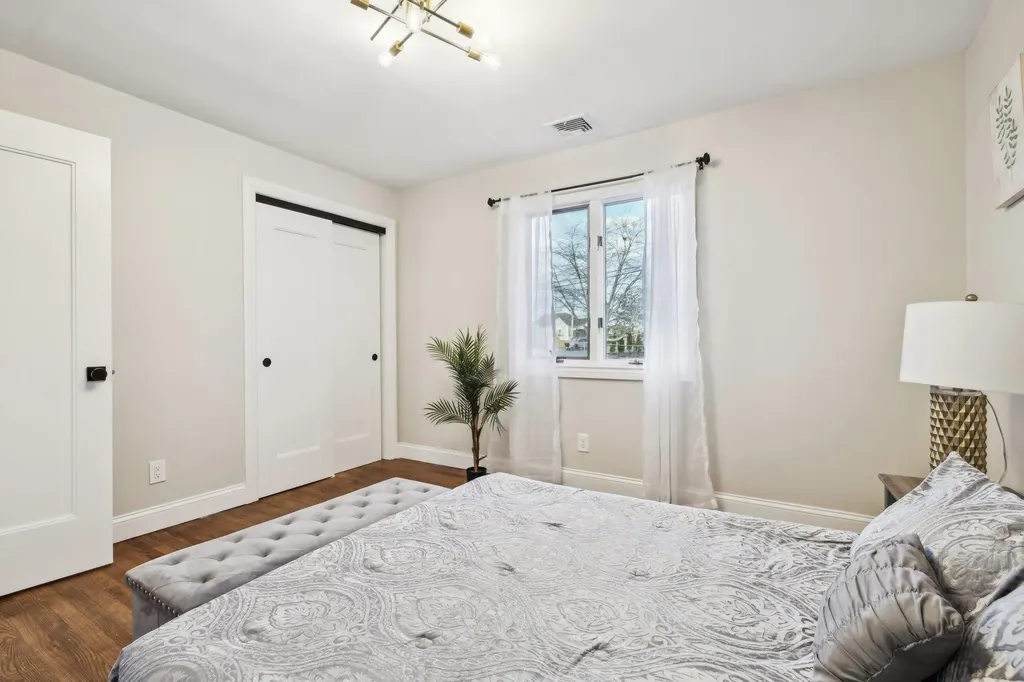 68 Johnson Lane Bay Shore NY 11706