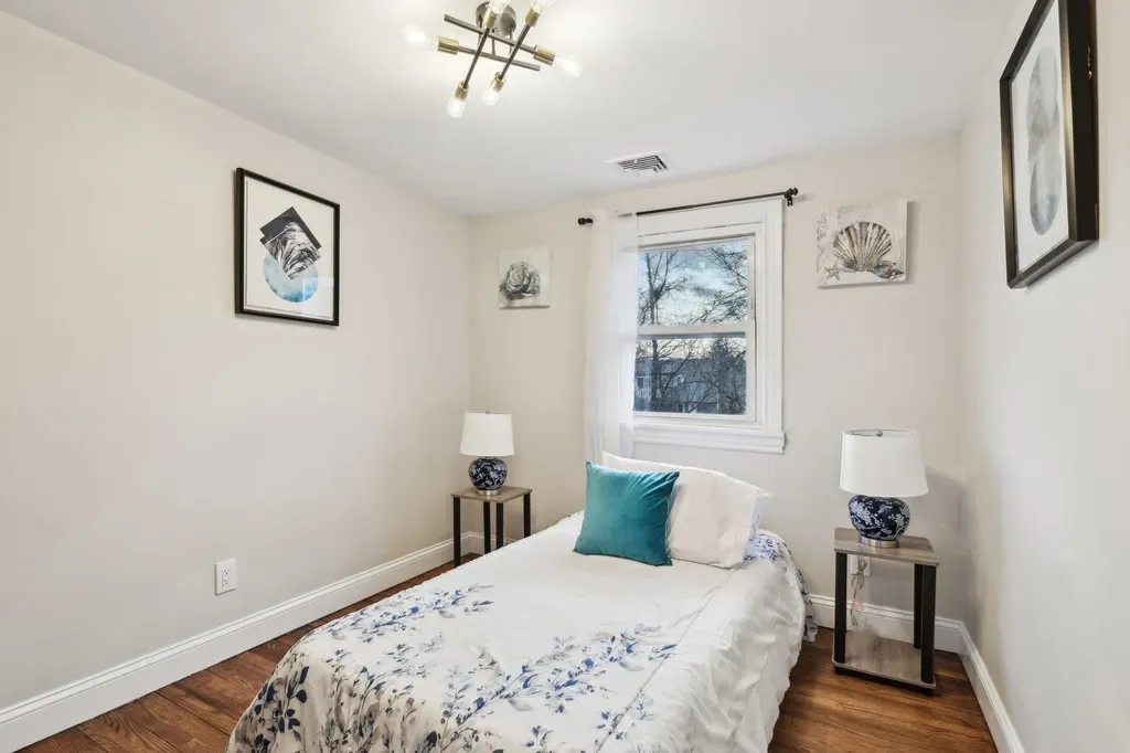 68 Johnson Lane Bay Shore NY 11706
