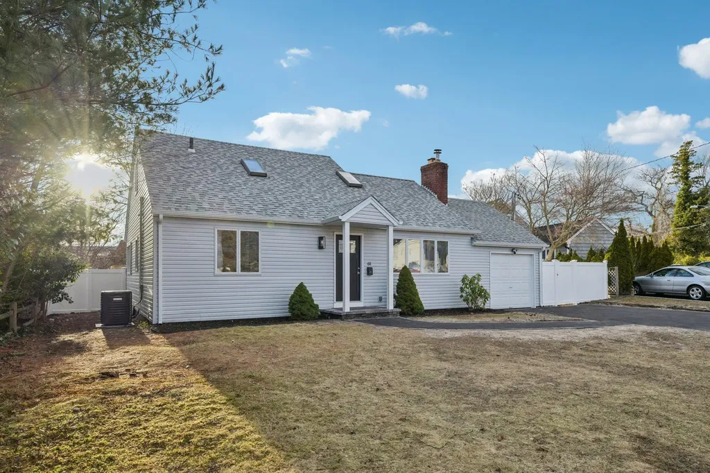 68 Johnson Lane Bay Shore NY 11706