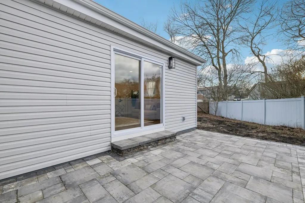 68 Johnson Lane Bay Shore NY 11706