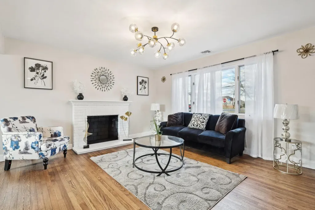 68 Johnson Lane Bay Shore NY 11706