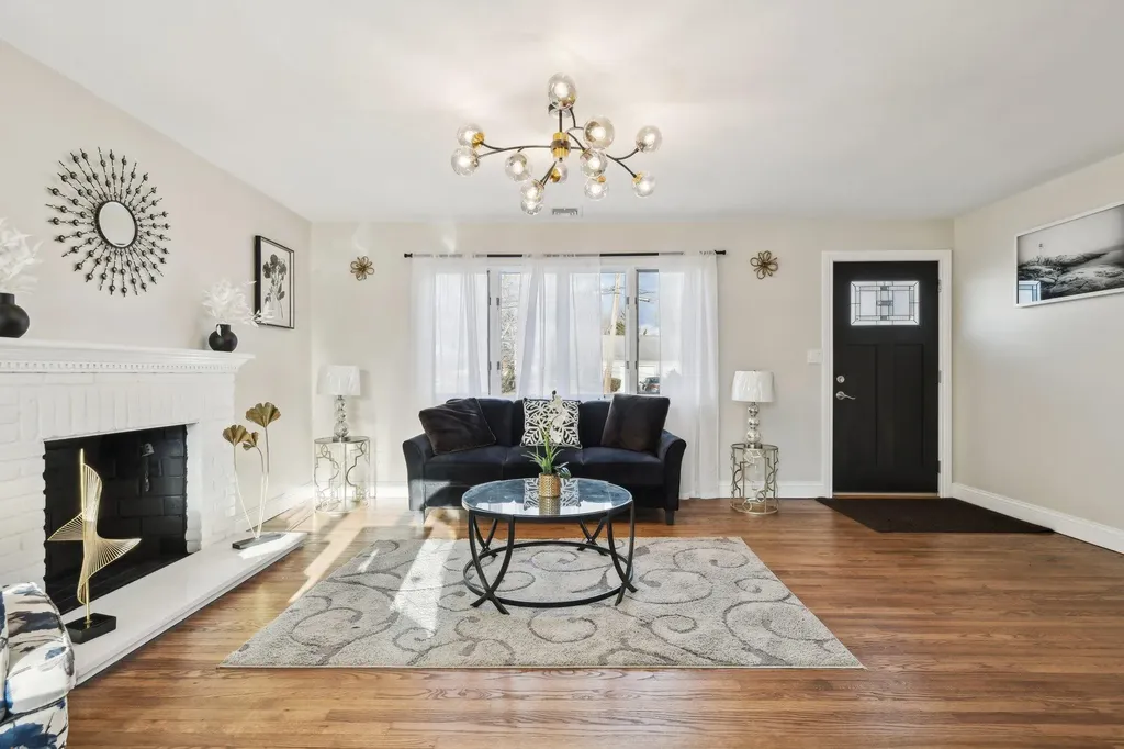 68 Johnson Lane Bay Shore NY 11706