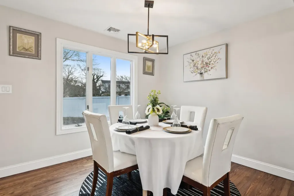 68 Johnson Lane Bay Shore NY 11706