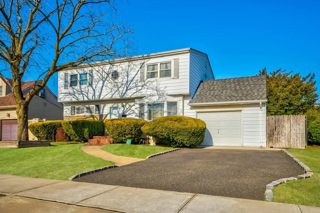 3623 Bernard Drive Wantagh NY 11793