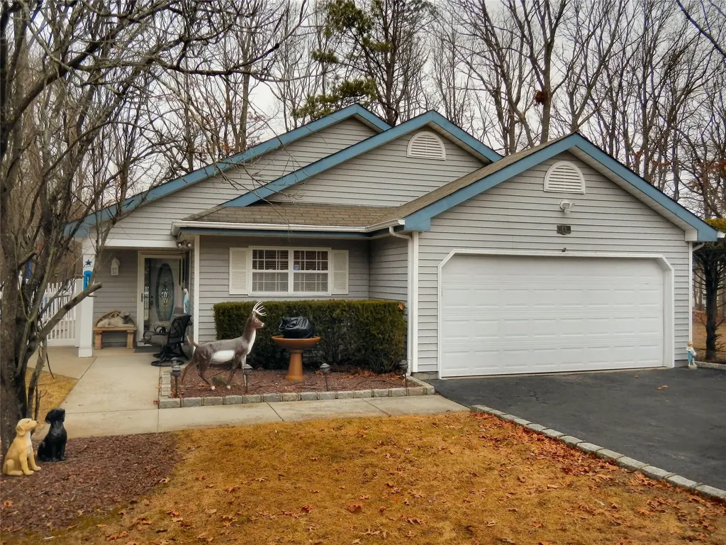 11 Westchester Court Brookhaven NY 11953