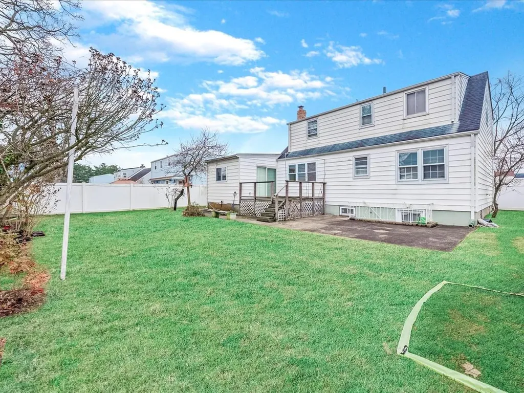 234 47th Street Lindenhurst NY 11757