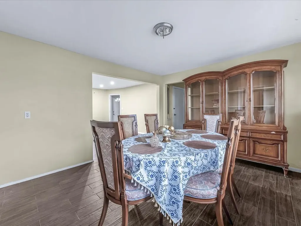 234 47th Street Lindenhurst NY 11757
