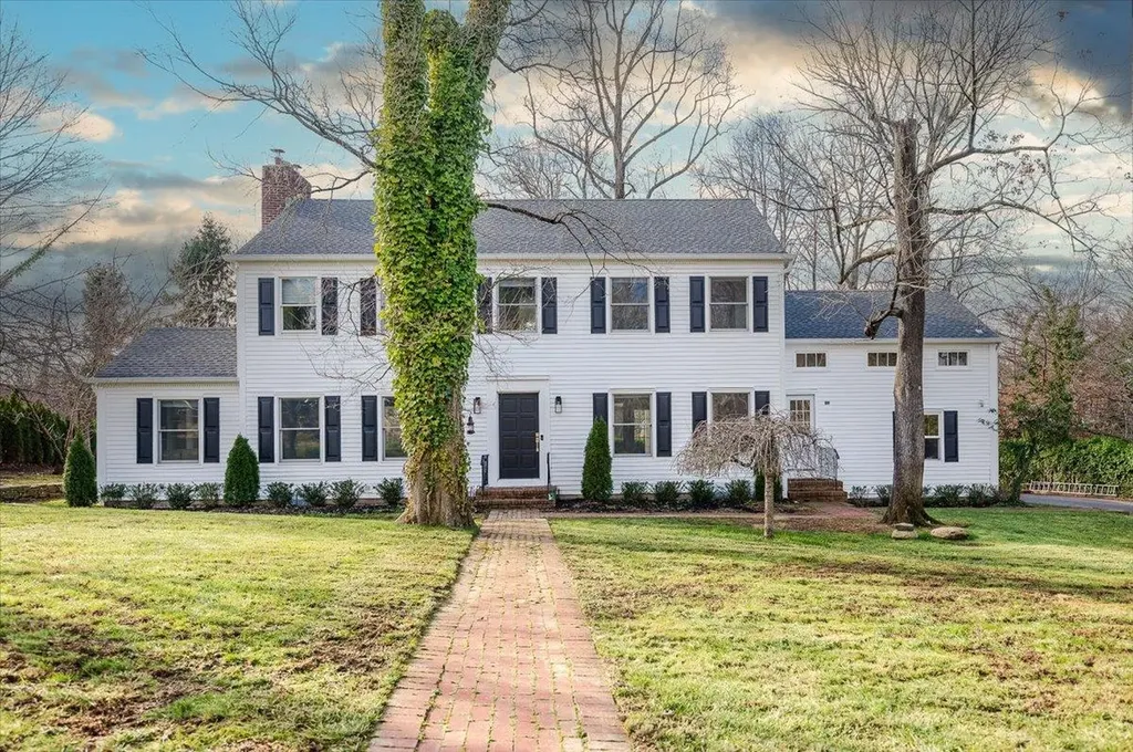37 Broadlawn Avenue Great Neck NY 11024