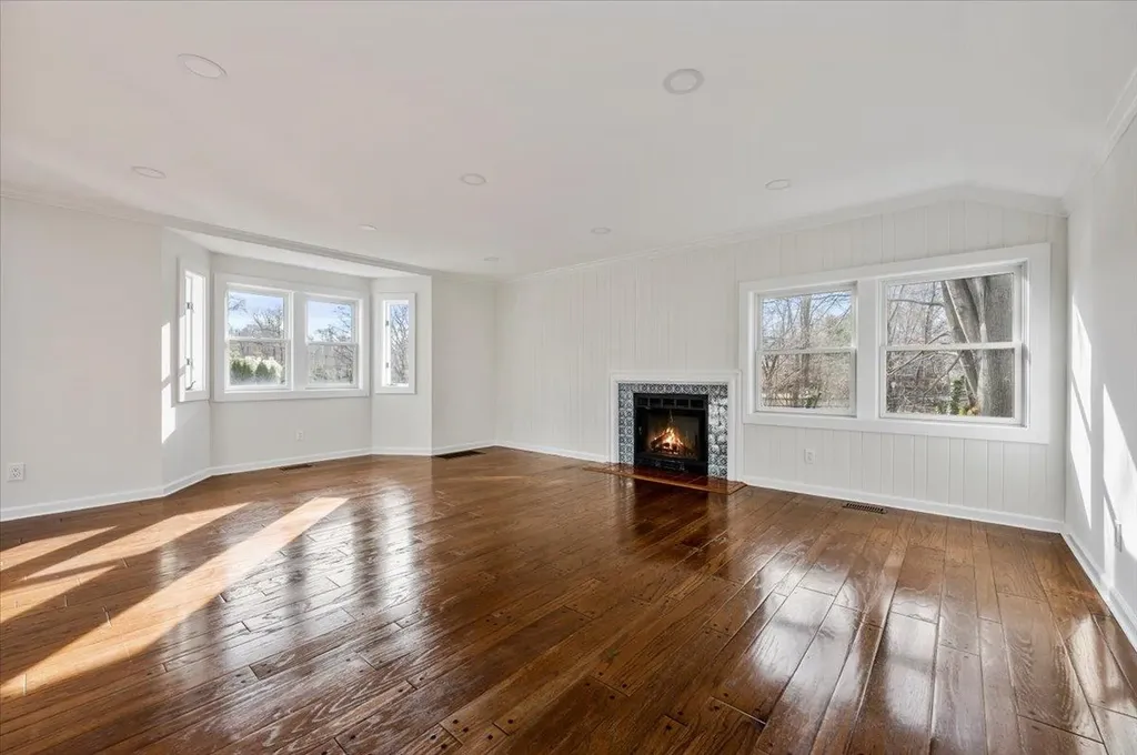 37 Broadlawn Avenue Great Neck NY 11024