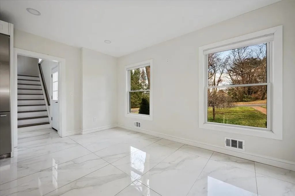 37 Broadlawn Avenue Great Neck NY 11024