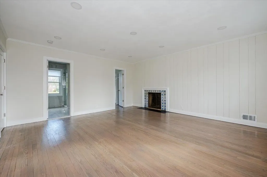 37 Broadlawn Avenue Great Neck NY 11024