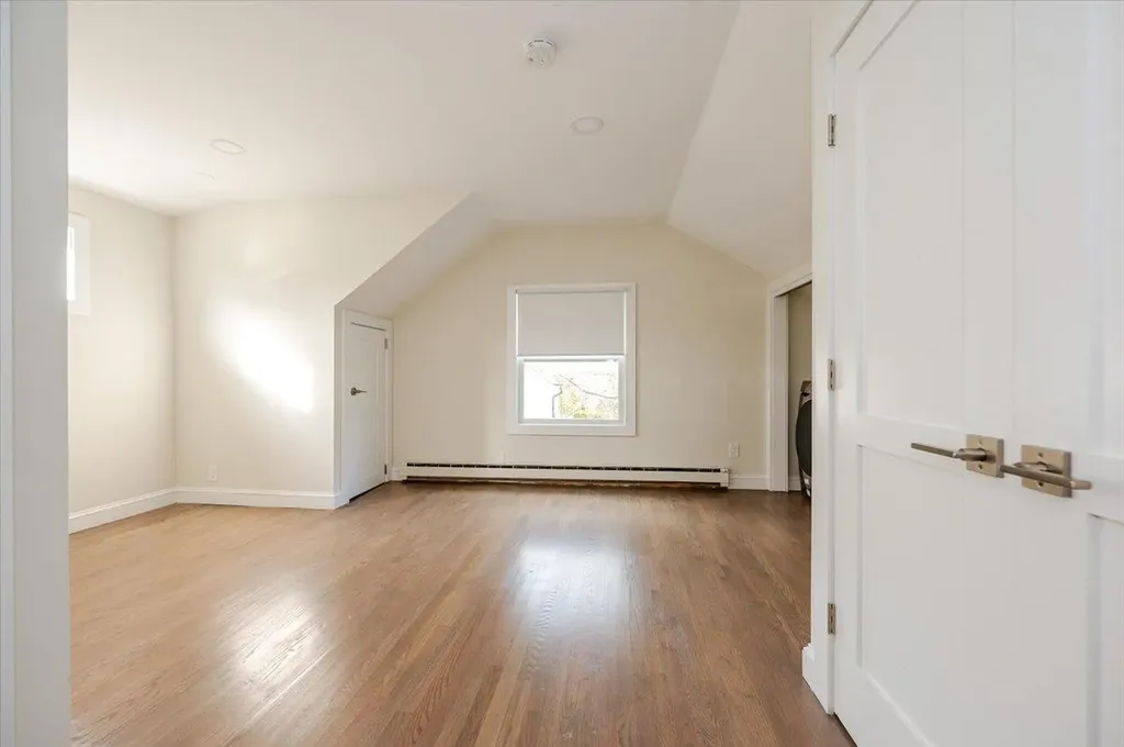 37 Broadlawn Avenue Great Neck NY 11024