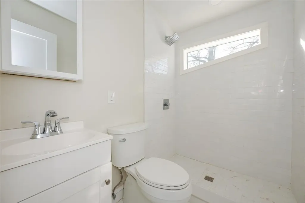 37 Broadlawn Avenue Great Neck NY 11024