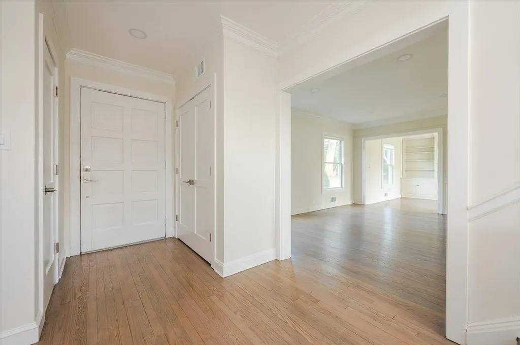 37 Broadlawn Avenue Great Neck NY 11024
