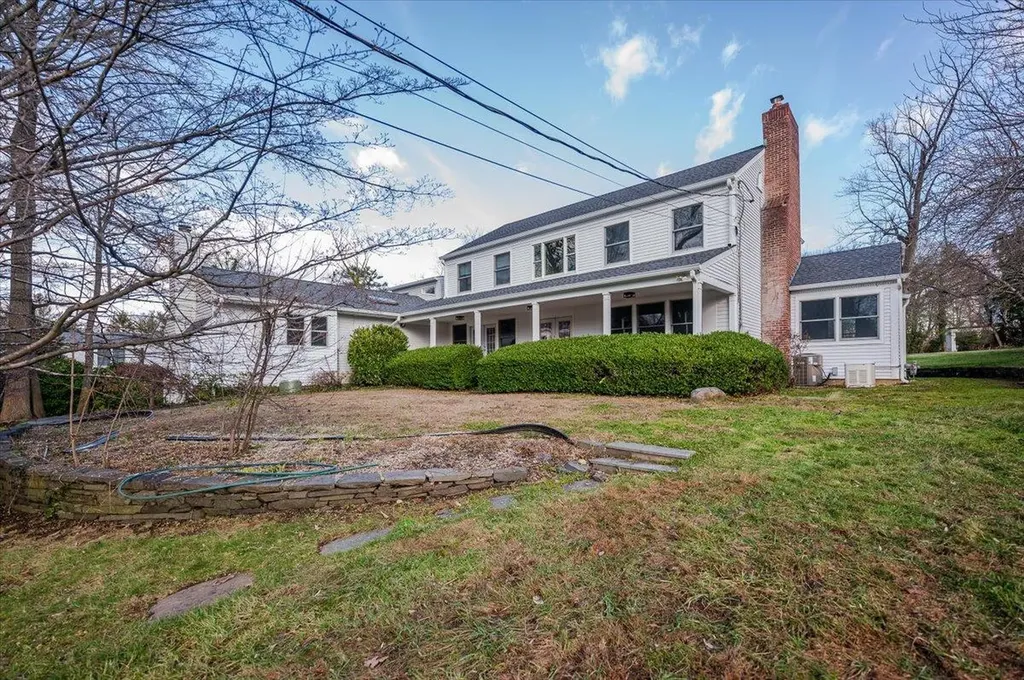 37 Broadlawn Avenue Great Neck NY 11024