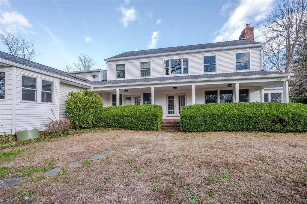 37 Broadlawn Avenue Great Neck NY 11024