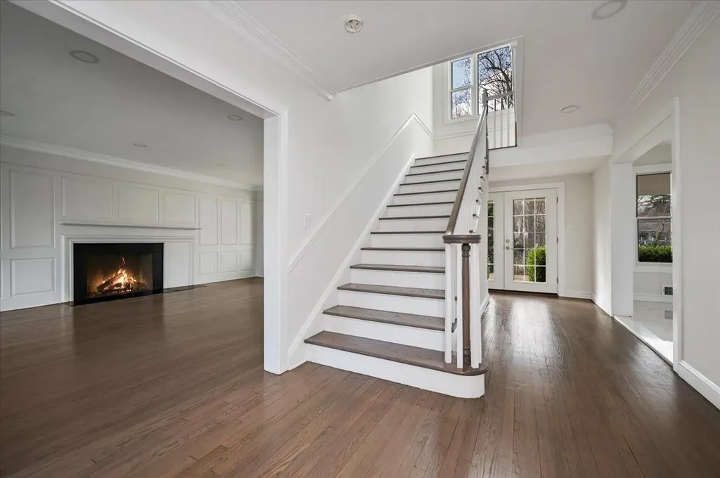 37 Broadlawn Avenue Great Neck NY 11024