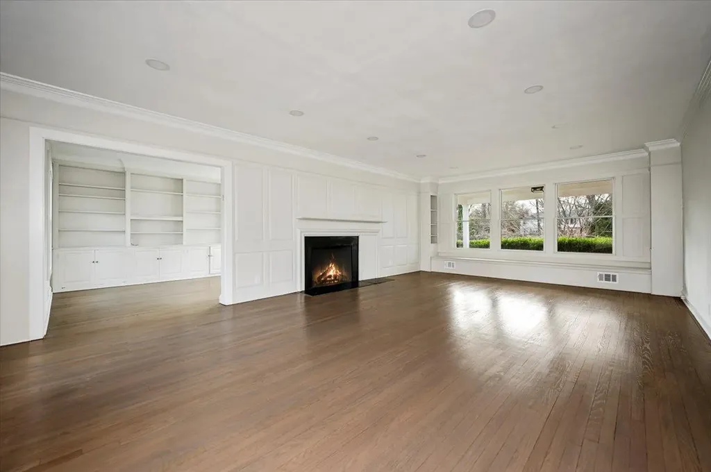 37 Broadlawn Avenue Great Neck NY 11024