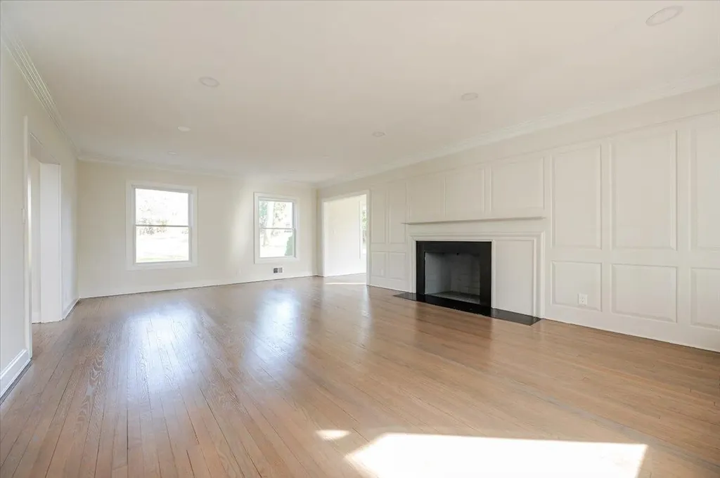 37 Broadlawn Avenue Great Neck NY 11024