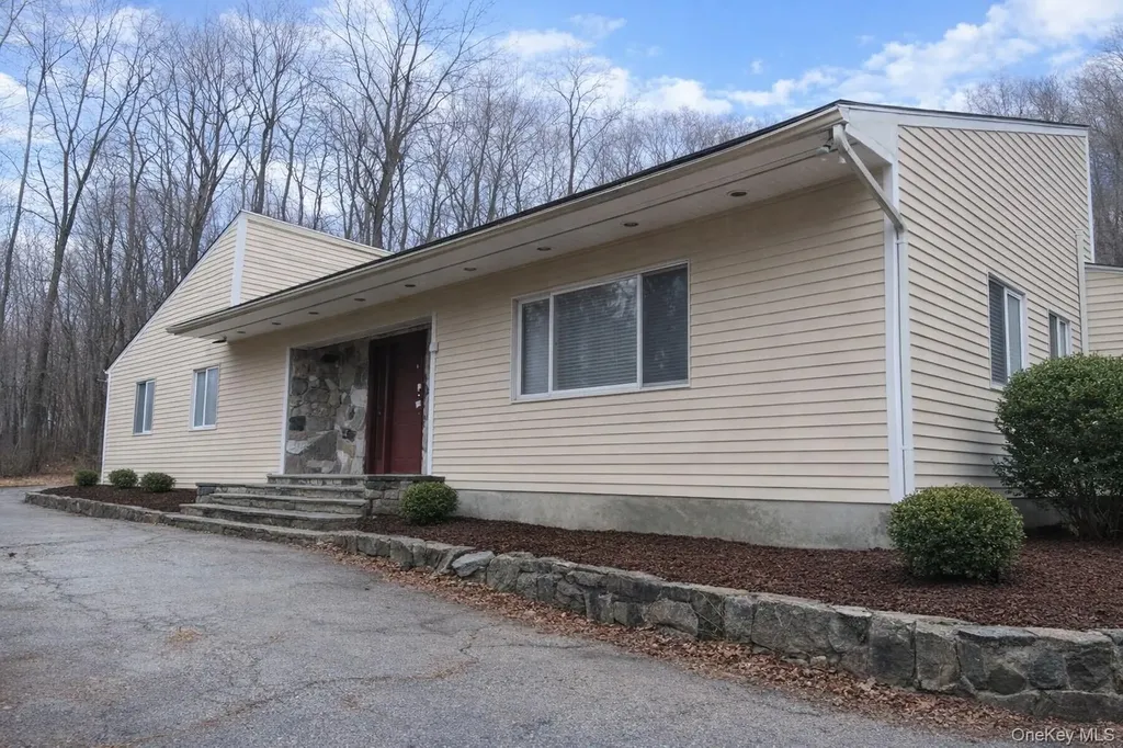 9 Jim Lane Putnam Valley NY 10579