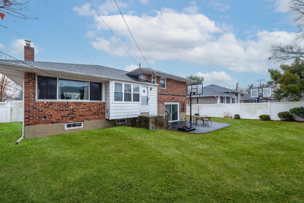 20 Berkley Lane Syosset NY 11791