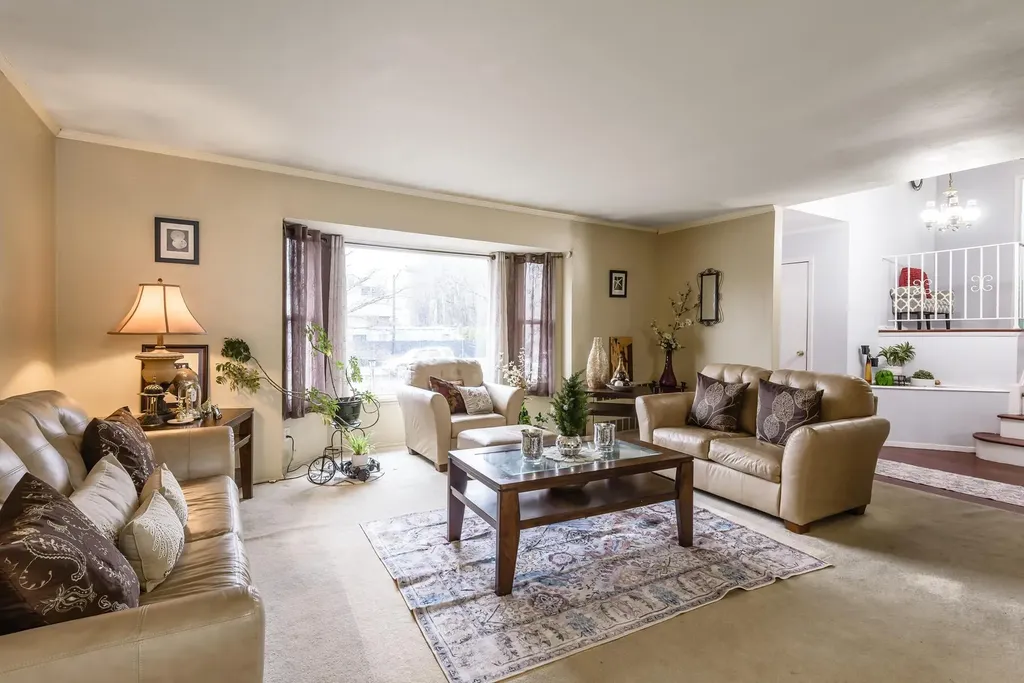 20 Berkley Lane Syosset NY 11791
