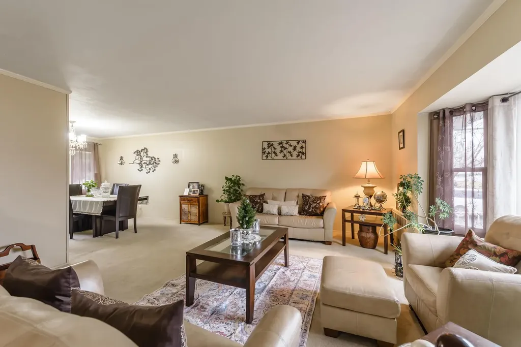 20 Berkley Lane Syosset NY 11791