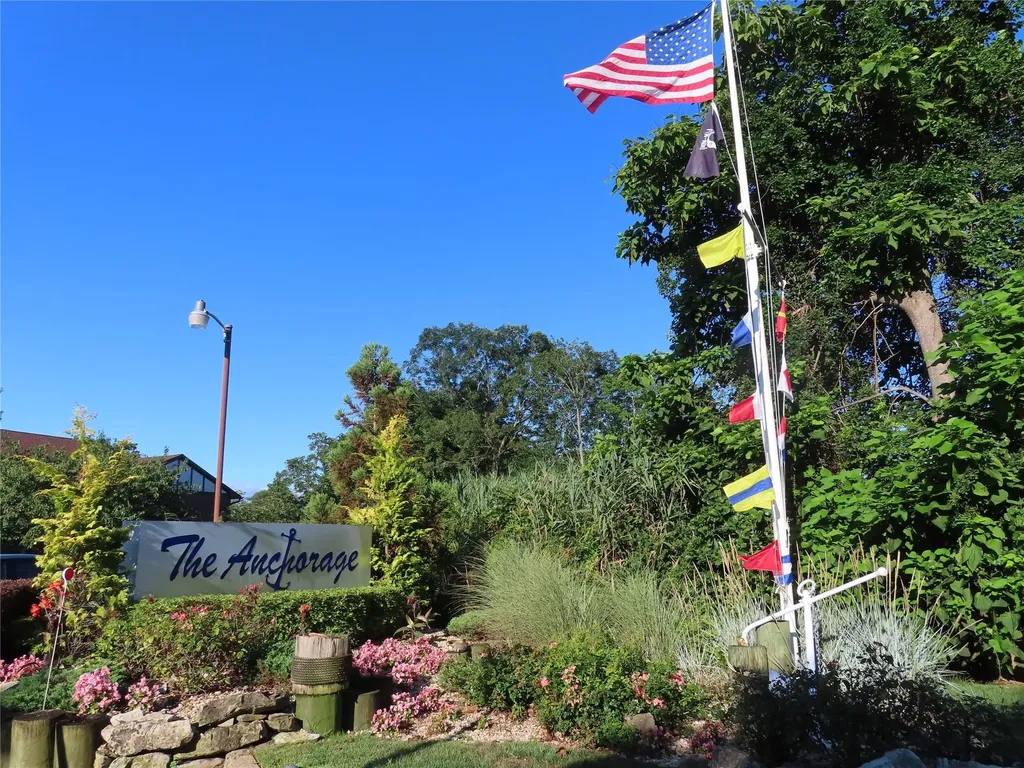 458 Mariners Way Copiague NY 11726