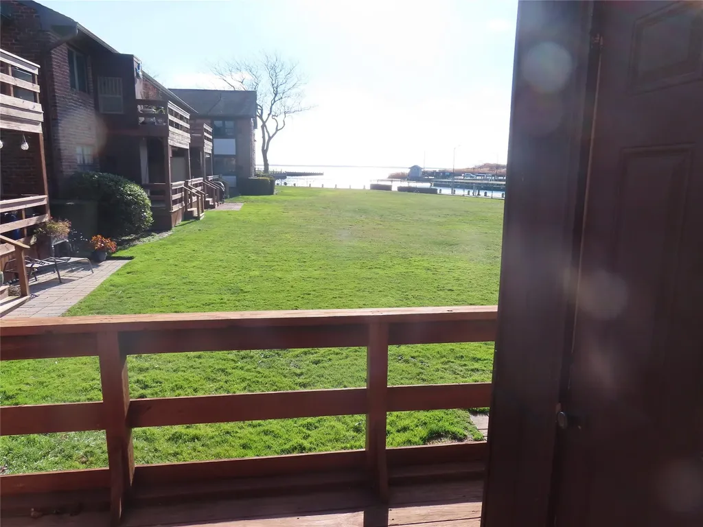 458 Mariners Way Copiague NY 11726