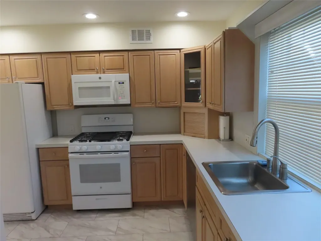 458 Mariners Way Copiague NY 11726
