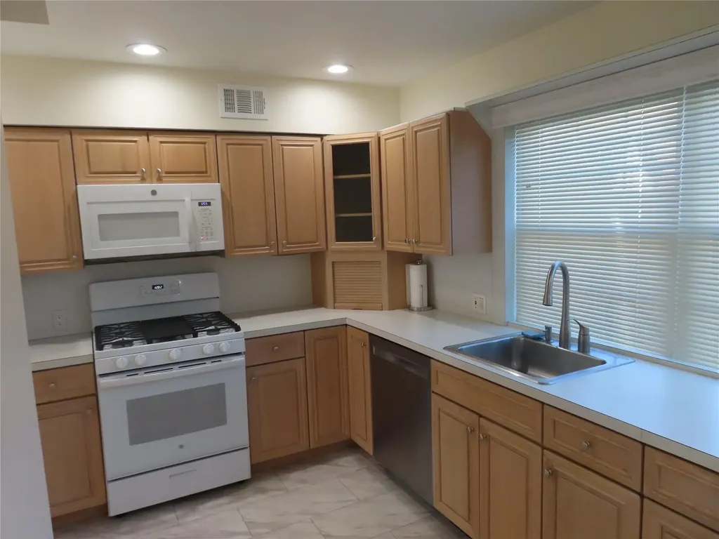 458 Mariners Way Copiague NY 11726