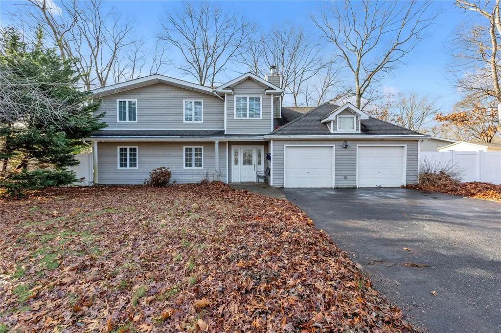 19 Horseshoe Lane Commack NY 11725