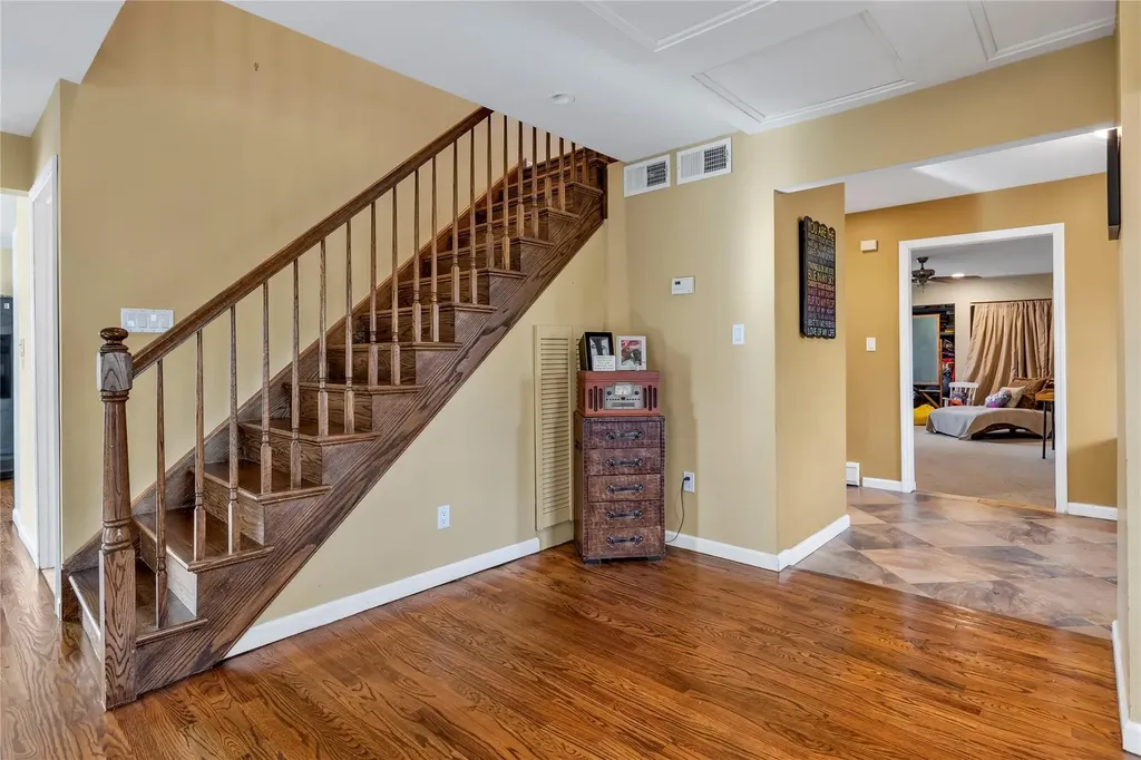 19 Horseshoe Lane Commack NY 11725