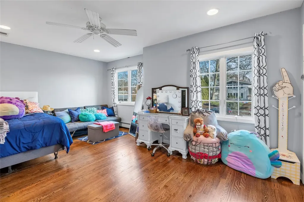 19 Horseshoe Lane Commack NY 11725