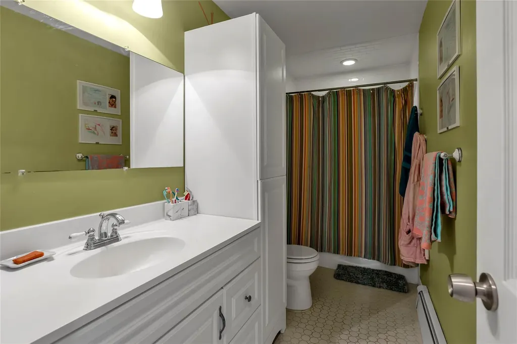 19 Horseshoe Lane Commack NY 11725