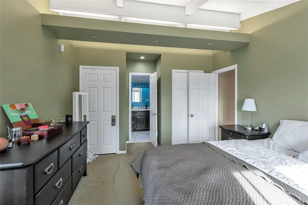 19 Horseshoe Lane Commack NY 11725