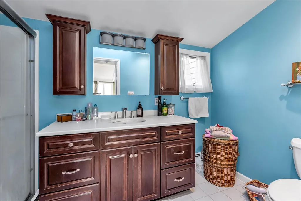 19 Horseshoe Lane Commack NY 11725