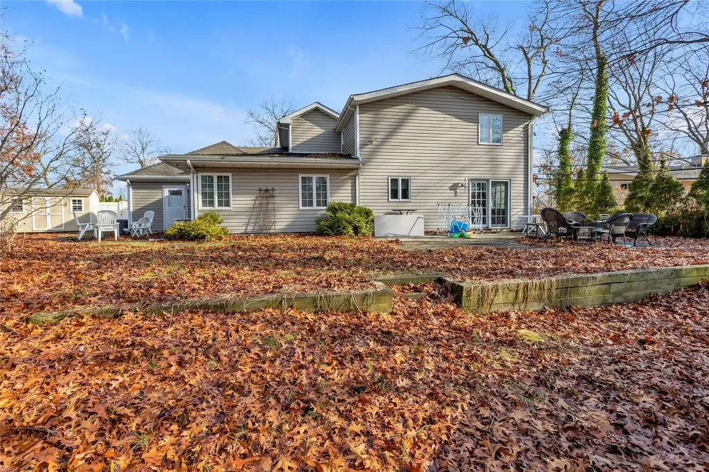 19 Horseshoe Lane Commack NY 11725