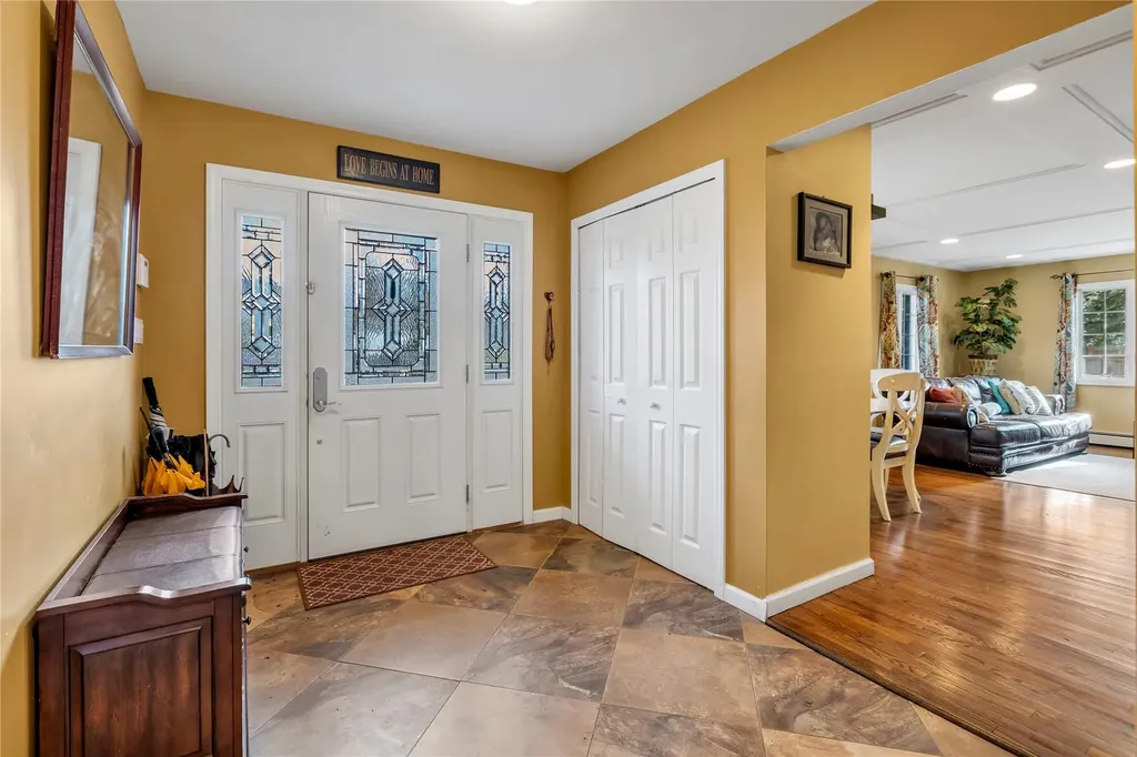 19 Horseshoe Lane Commack NY 11725
