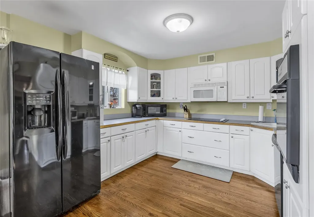 19 Horseshoe Lane Commack NY 11725