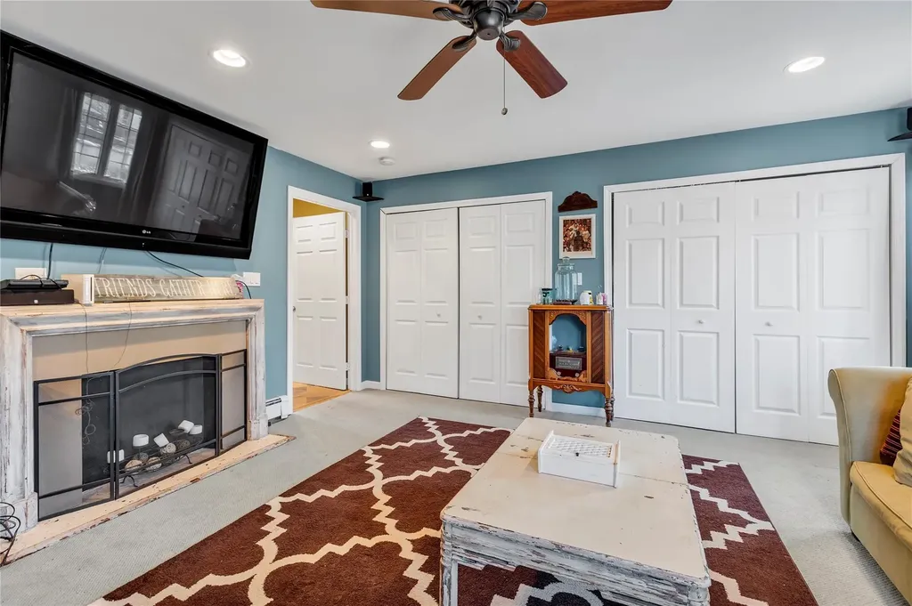 19 Horseshoe Lane Commack NY 11725