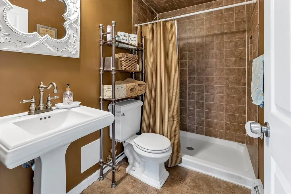 19 Horseshoe Lane Commack NY 11725