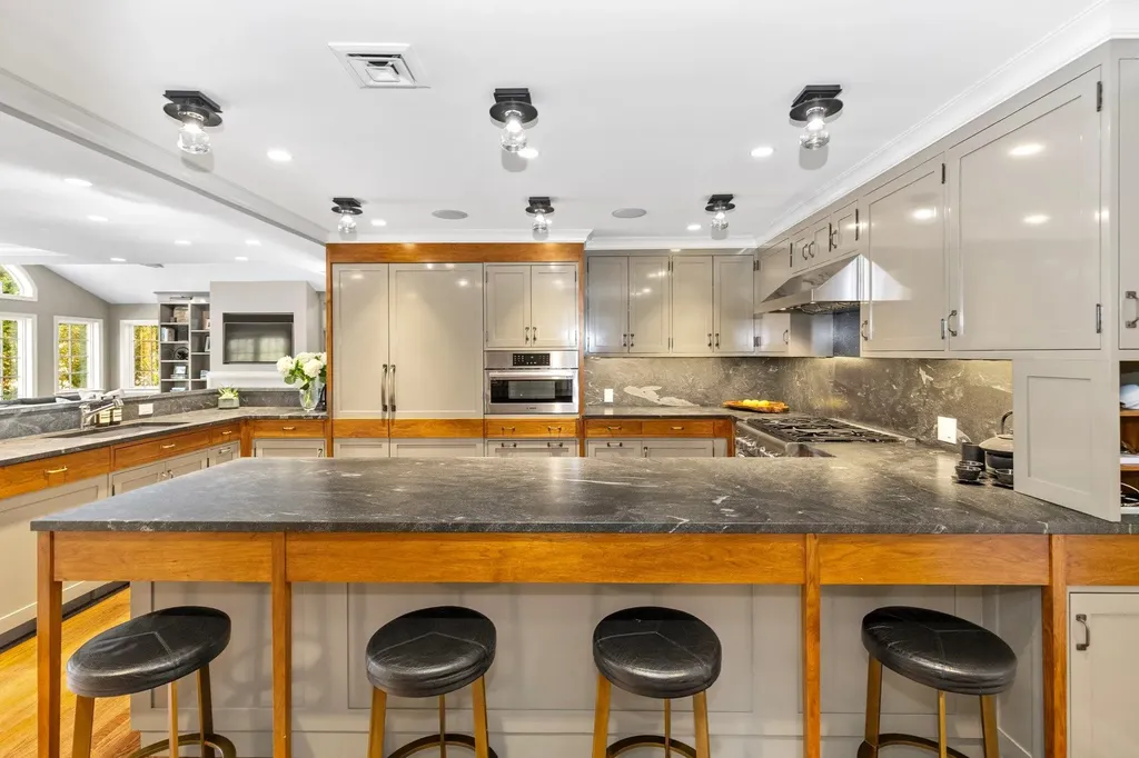 616 Sylvan Avenue Mamaroneck NY 10543
