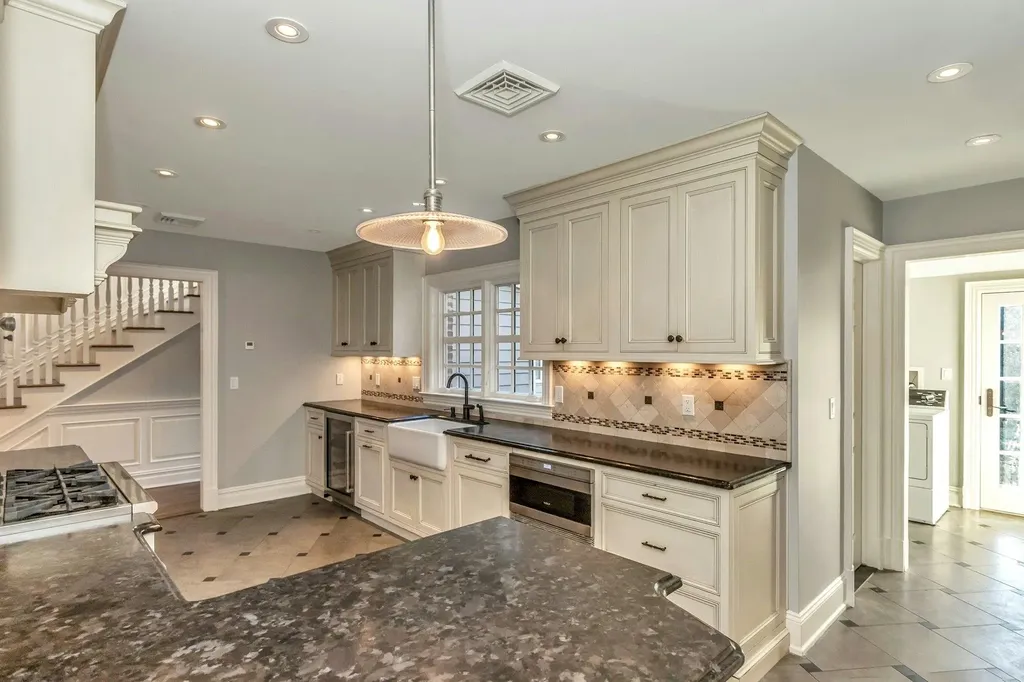35 Meritoria Drive East Williston NY 11596