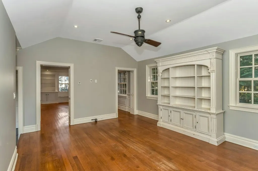 35 Meritoria Drive East Williston NY 11596