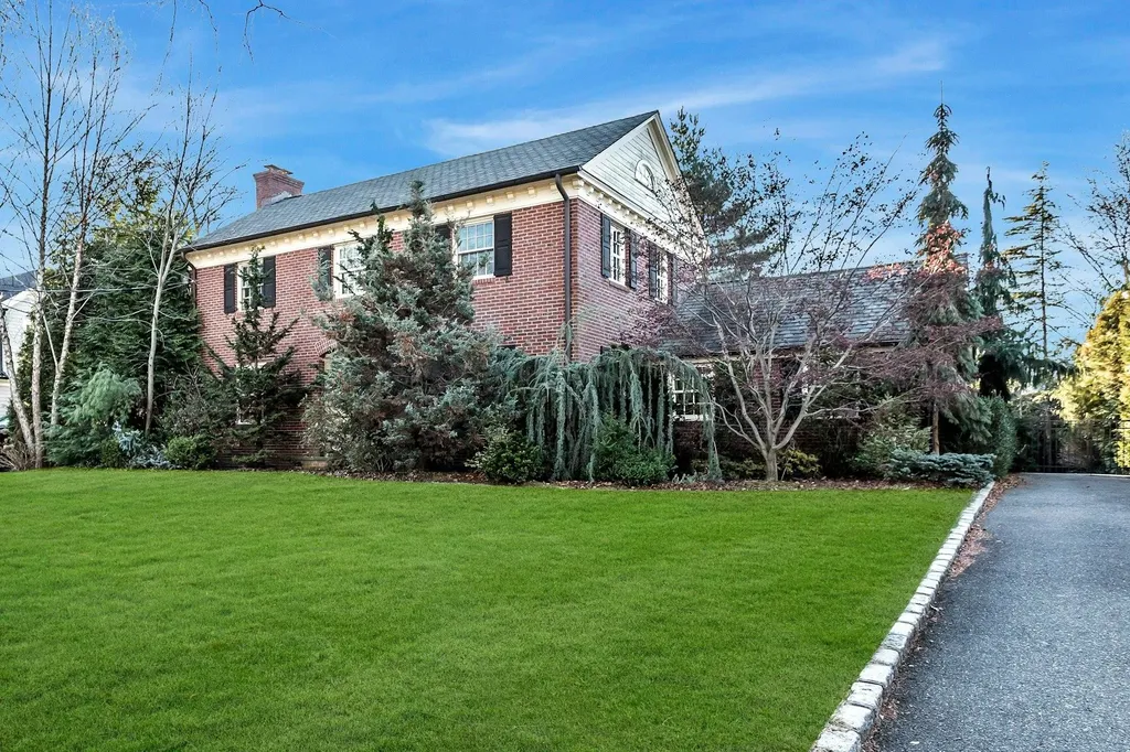 35 Meritoria Drive East Williston NY 11596