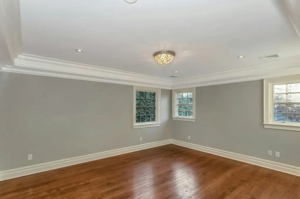 35 Meritoria Drive East Williston NY 11596