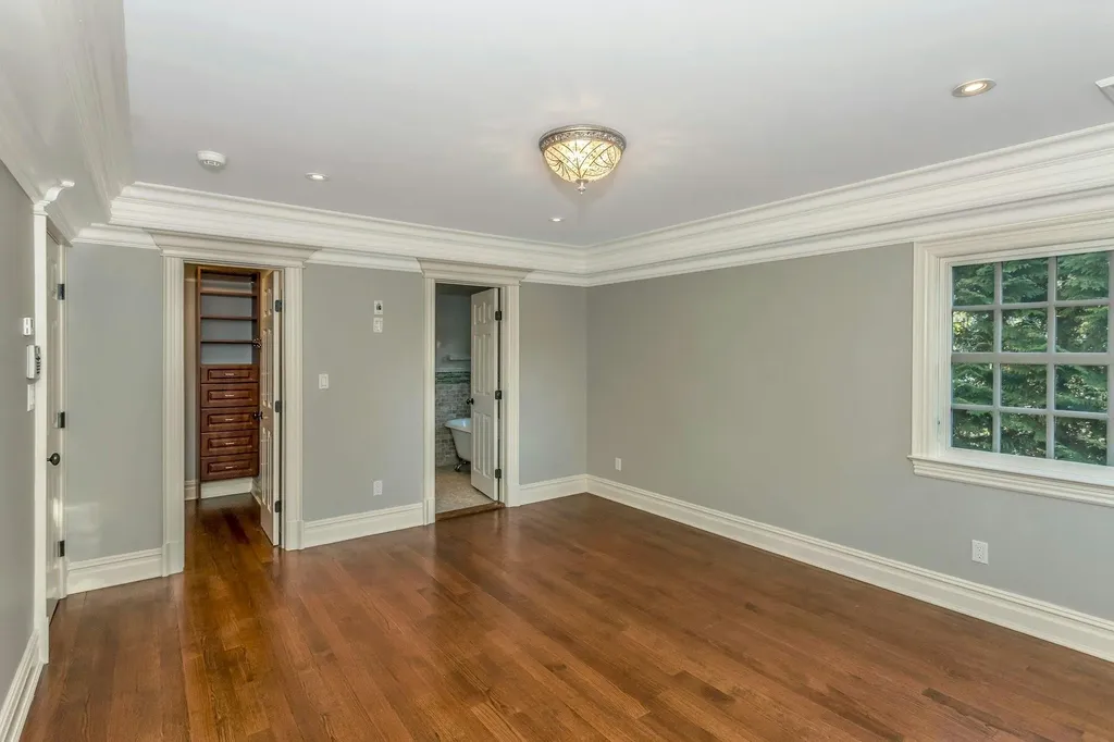 35 Meritoria Drive East Williston NY 11596