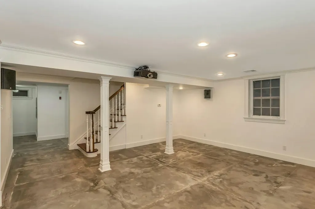 35 Meritoria Drive East Williston NY 11596
