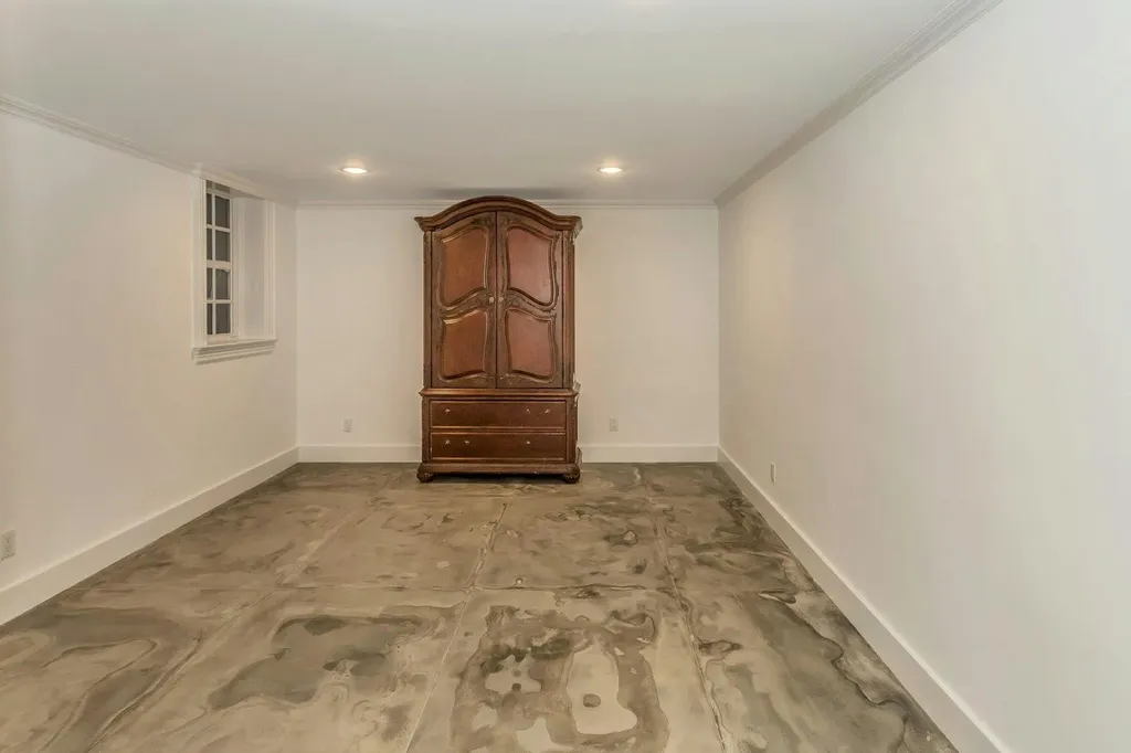 35 Meritoria Drive East Williston NY 11596